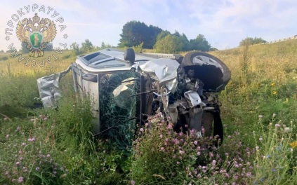 Водитель и пассажирка Renault Duster насмерть разбились в Татарстане