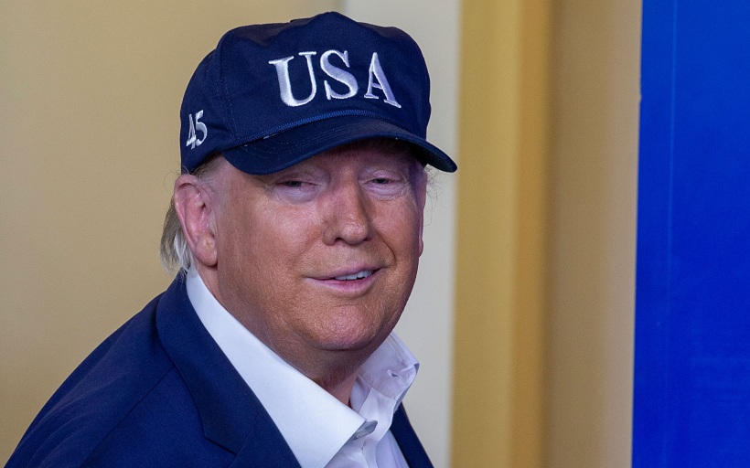 Трамп опубликовал фото со своим изображением и надписью "2028"