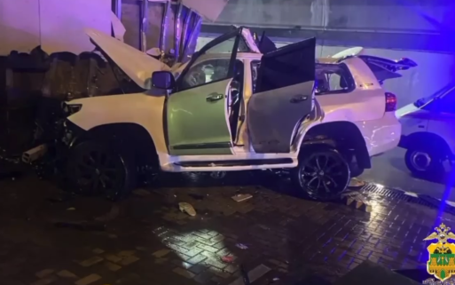 Водитель влетел в портал тоннеля в Сочи, погибли пять человек