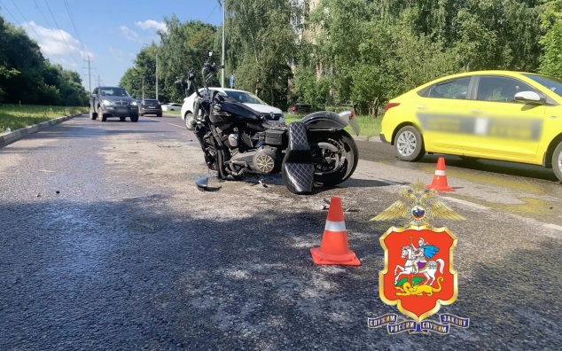 Один человек погиб, один пострадал в ДТП с мотоциклом в Подмосковье
