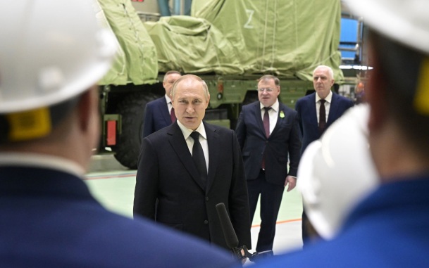 Песков заявил, что Путин изучает каждую тему от "а" до "я"