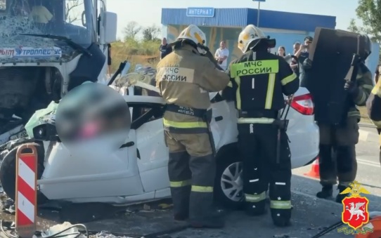 Двое детей и взрослый погибли в ДТП с автобусом в Крыму