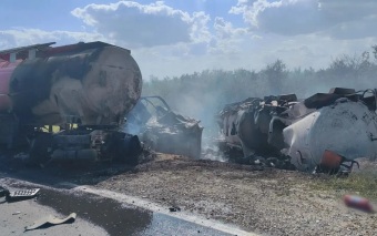 В Волгоградской области столкнулись два бензовоза, погибли водители