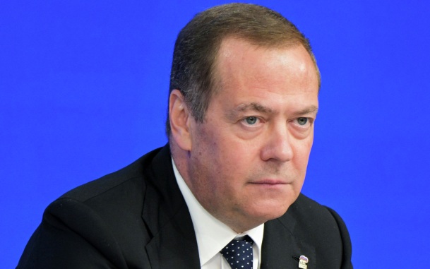 Потребности ВС РФ в личном составе полностью удовлетворены, заявил Медведев