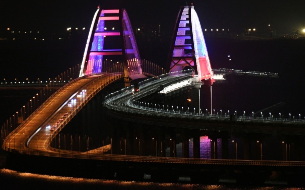 Крымский мост временно перекрыт