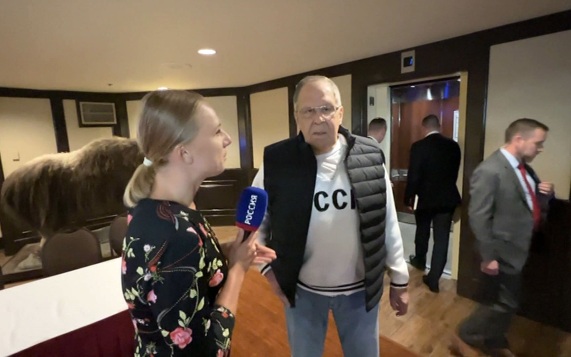Лавров раскрыл, почему на Аляске надел свитер с надписью "СССР"