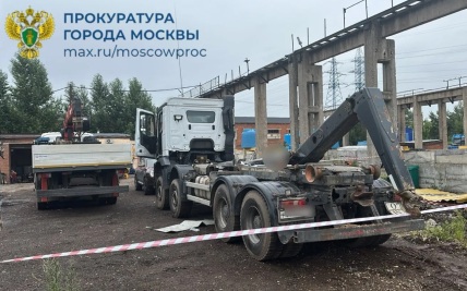 В Москве рабочий погиб при ремонте грузового погрузчика