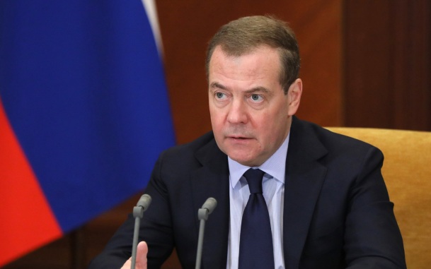 Россию сейчас испытывают на прочность, заявил Медведев