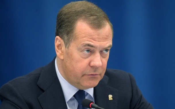 Поиск пропавших без вести в зоне СВО будет длительным, предупредил Медведев