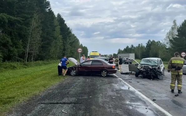 Два человека стали жертвами лобового ДТП под Тюменью