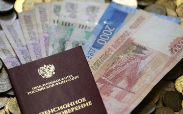 СФР назвал число работающих россиян, которым повысили пенсии