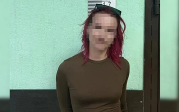 Девушка проткнула маникюрными ножницами ягодицу парню, который вернул ей сумочку