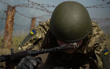 Боец ВС РФ рассказал, что враг оставляет раненых для удара по группам эвакуации