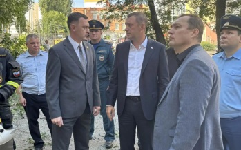 Многоквартирный дом в Энгельсе получил повреждения в результате атаки БПЛА