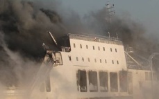 Пять человек погибли, 41 пропал без вести при пожаре на пароме в Индонезии