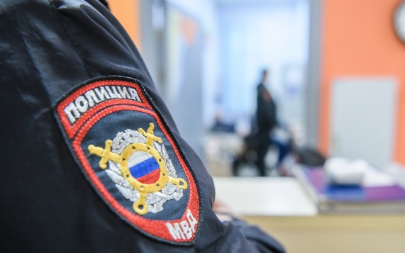 Житель Сахалина при задержании ударил и укусил полицейского