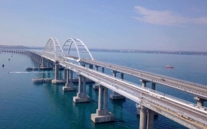 Более 300 автомобилей ждут очереди для проезда по Крымскому мосту