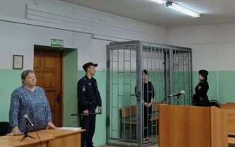 Нетрезвая покупательница с топором разнесла магазин из-за взгляда продавца