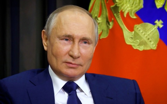 Путин сыграл в футбол с юным ведущим на "Большой перемене"