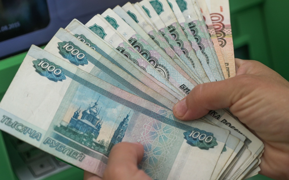ЦБ зафиксировал рост спроса на наличные деньги в июле до 643 млрд