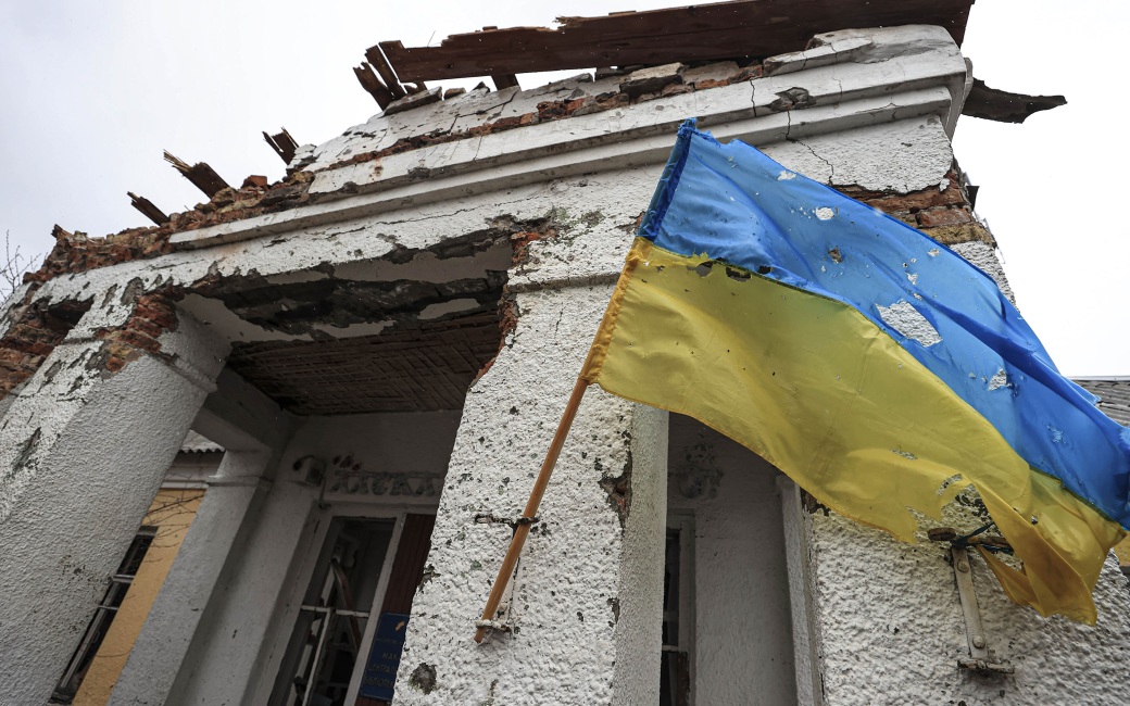 "Политика": Украина находится на грани распада на части