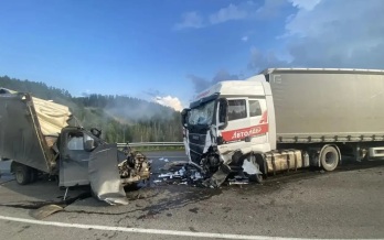 Один человек погиб и один пострадал в столкновении трех машин под Красноярском
