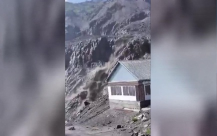 На Эльбрусе после дождей сошел сель - повреждены трассы, пострадавших нет