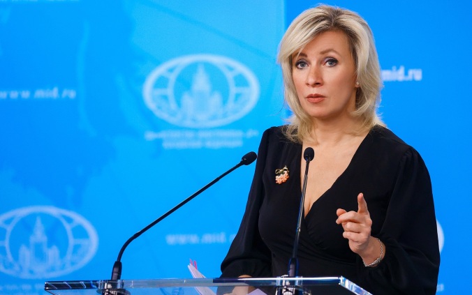 Захарова прокомментировала слова Макрона об усилении давления на Россию