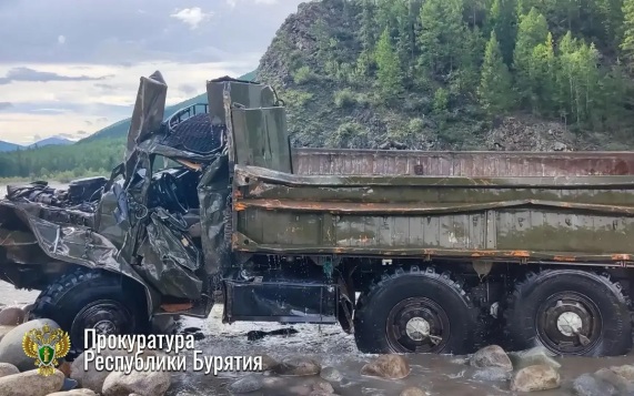 Прокуратура Бурятии показала фото с места смертельного происшествия с грузовиком