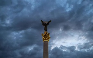 Глава МИД Азербайджана возложил цветы к памятнику ВСУ в Киеве