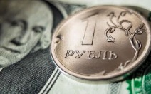 Финансист рассказал, повлияет ли снижение рубля на инфляцию в России