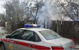 В Забайкалье росгвардейцы потушили дом с маленькими детьми