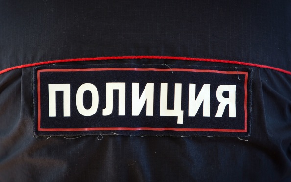 На Сахалине вслед за девочкой в квартиру ворвался парень и потребовал молчать