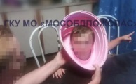 Застрявшего головой в сиденье от горшка малыша спасли в Подмосковье