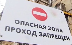 Кусок потолка рухнул на москвичку во время сна