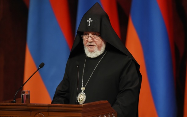 Католикос всех армян Гарегин II прибыл в суд