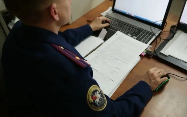 В Иркутске мужчина угрожал ножом двум девочкам из-за шума, возбуждено дело