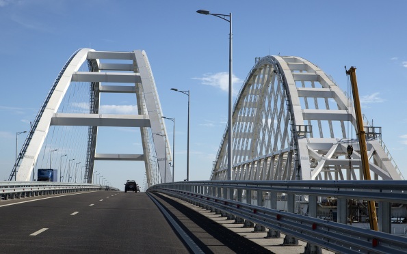 Крымский мост закрылся для автотранспорта