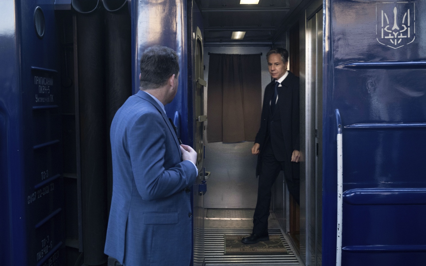 Массовые задержки поездов до 12 часов наблюдаются на Украине