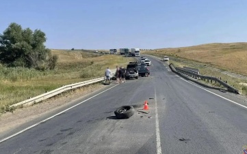 Шесть человек, включая двоих детей, пострадали в ДТП под Волгоградом