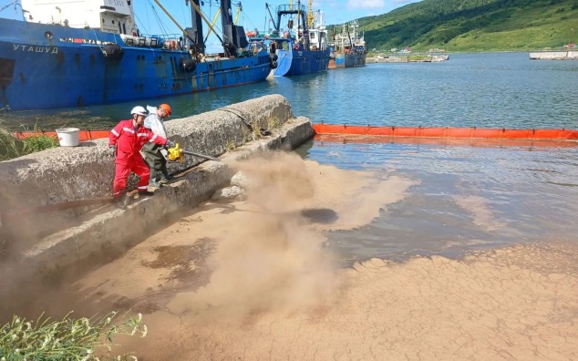 На Сахалине ликвидировали источник загрязнения моря нефтепродуктами
