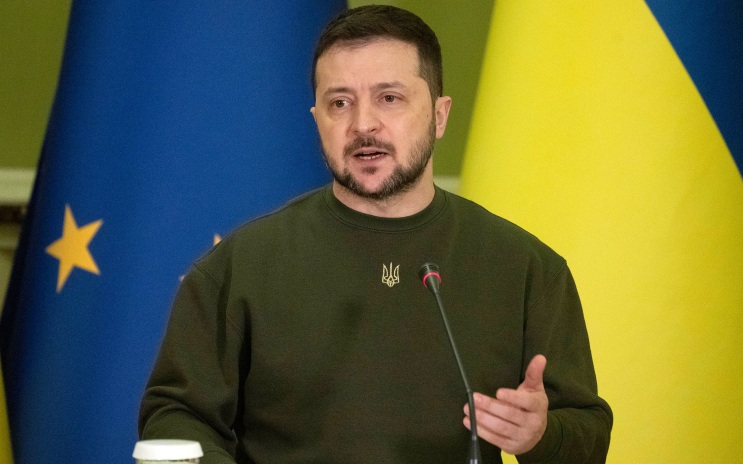 Зеленский поручил провести операцию против ВПК России