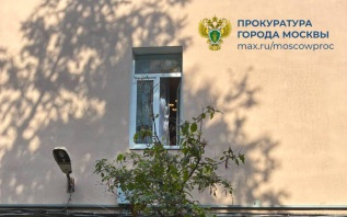 Трехлетний ребенок выпал из окна квартиры в Москве