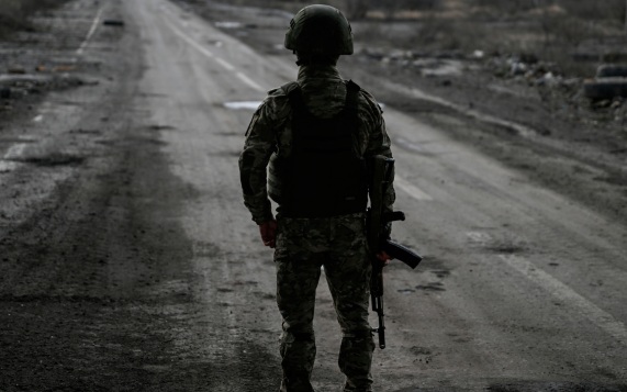 Боец: инстинкт самосохранения помог сбить дрон в пяти метрах от машины