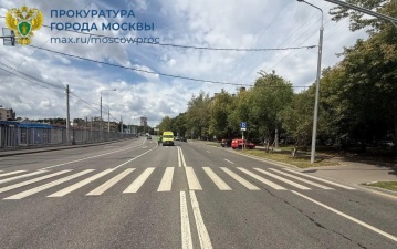 Грузовик сбил пешехода на Ходынской улице в Москве