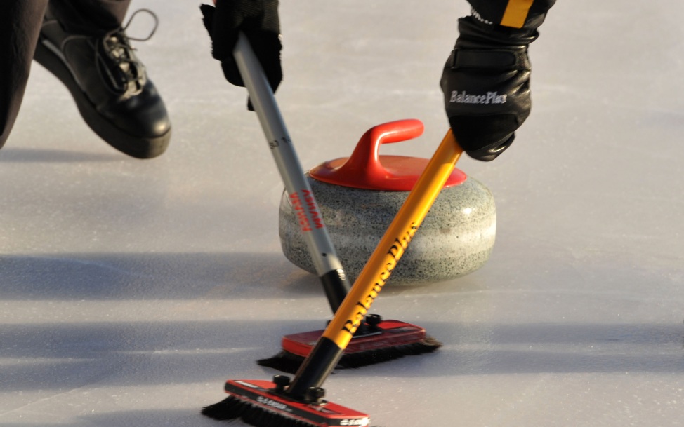 World Curling продлила отстранение россиян от соревнований