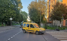 В Калининграде столкнулись автомобиль и мотоцикл, один человек пострадал