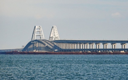 Крымский мост снова закрылся для автотранспорта