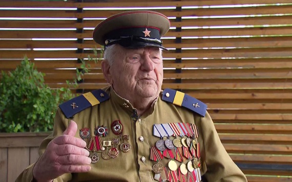 Путин поздравил ветерана Знаменского со 101-летием