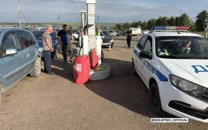 В Оренбургской области пытаются решить ситуацию с топливом посла атаки на НПЗ